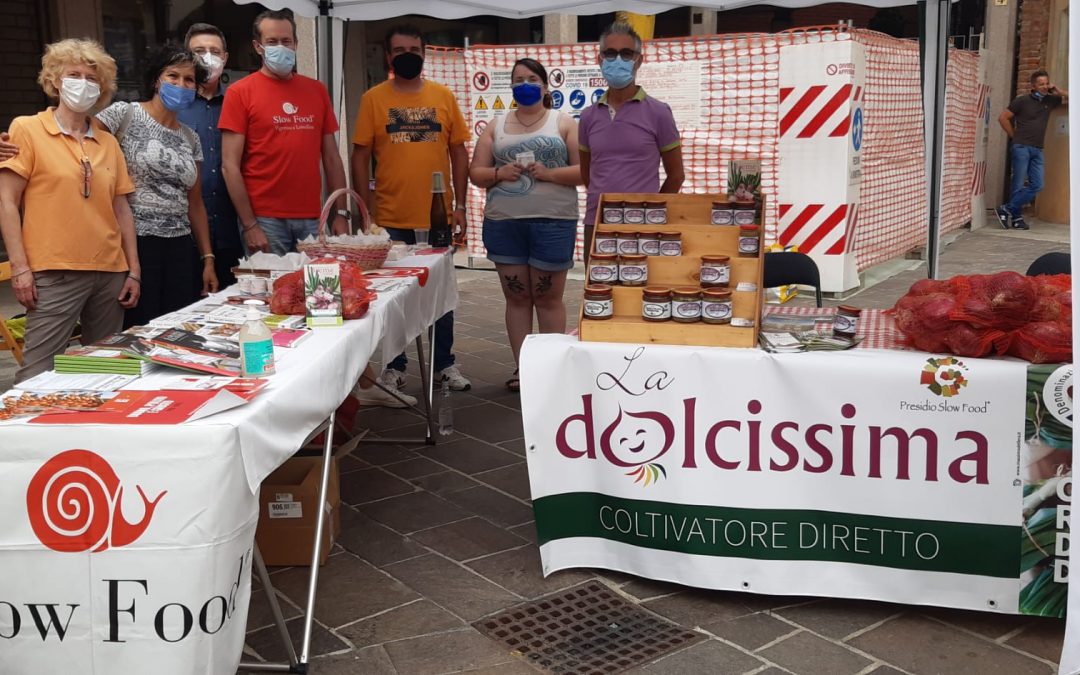 La cipolla Rossa di Breme in piazza